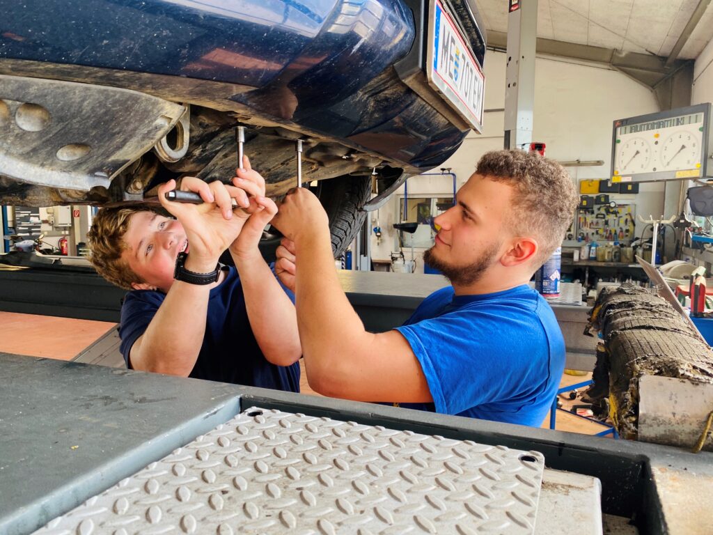 Reparatur von KFZ